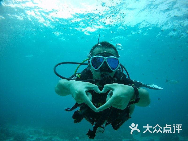 救援旅行男孩
